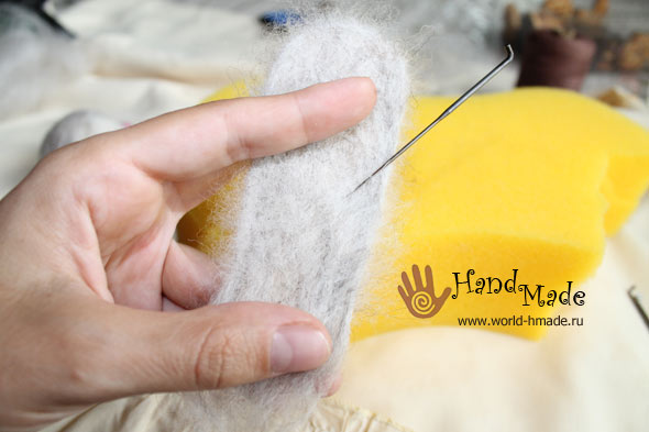 Игрушка своими руками в технике сухого валяния. Зайка Виктория.